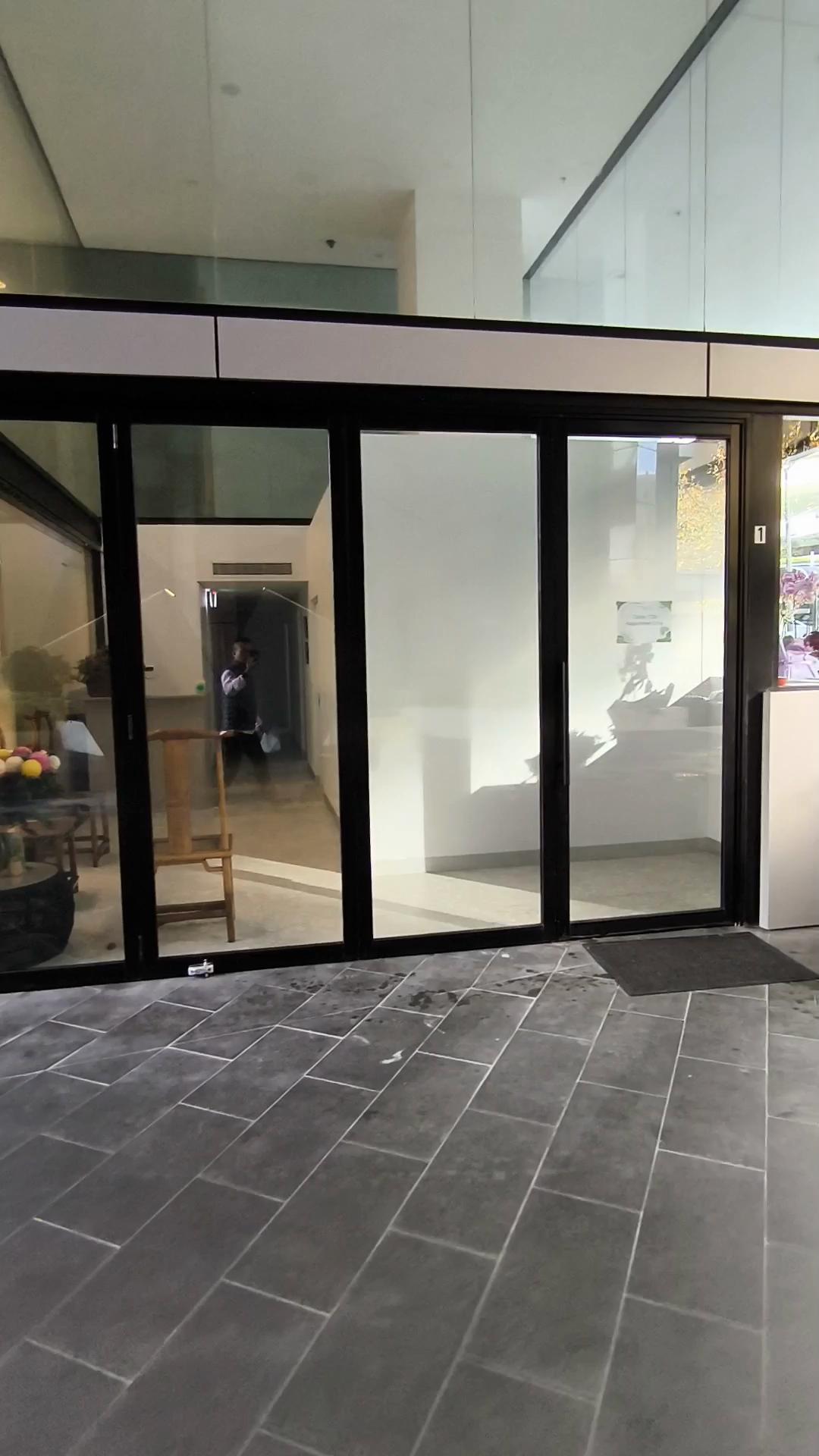 Clinic frosted tint preview